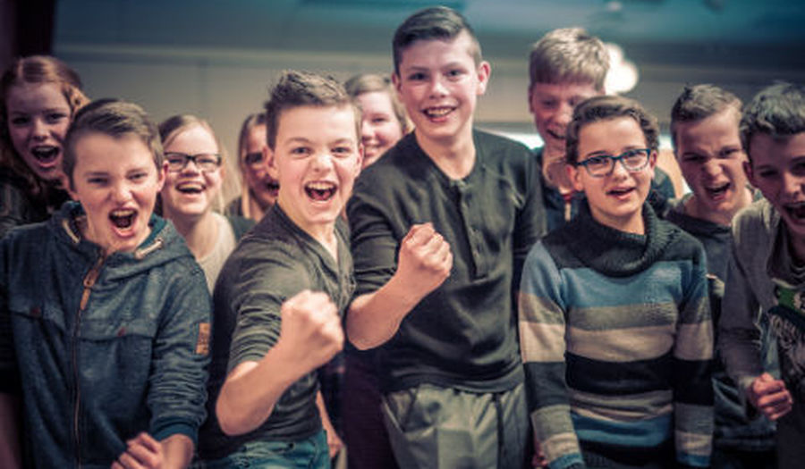 Sirkelslag YOUNG verbindt tieners