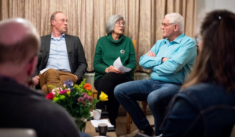 Op zoek naar woorden voor de opening van een vergadering? Zoekt en gij zult vinden.