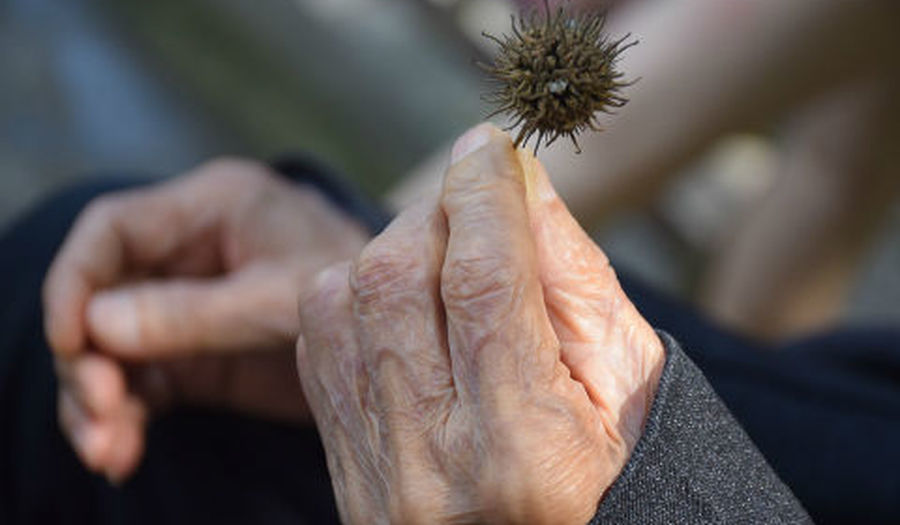 Hoe ga je als predikant of kerkelijk werker in gesprek met familie en huisartsen over het thema 'actieve levensbeëindiging' of 'voltooid leven'?