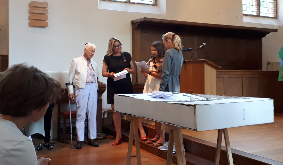 Jongeren in de protestantse gemeente Muiderberg leren lessen uit levensverhalen van ouderen