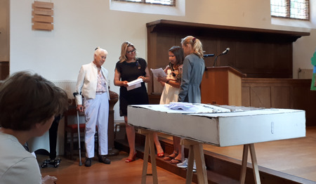 Jongeren in de protestantse gemeente Muiderberg leren lessen uit levensverhalen van ouderen