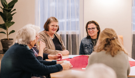 Nieuwe editie van Proeven & Praten helpt gemeenten in gesprek over vooroordelen