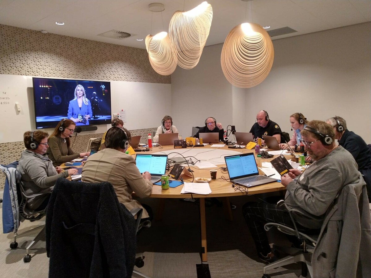 Vrijwilligers aan het bellen in Utrecht, dienstencentrum Protestantse Kerk